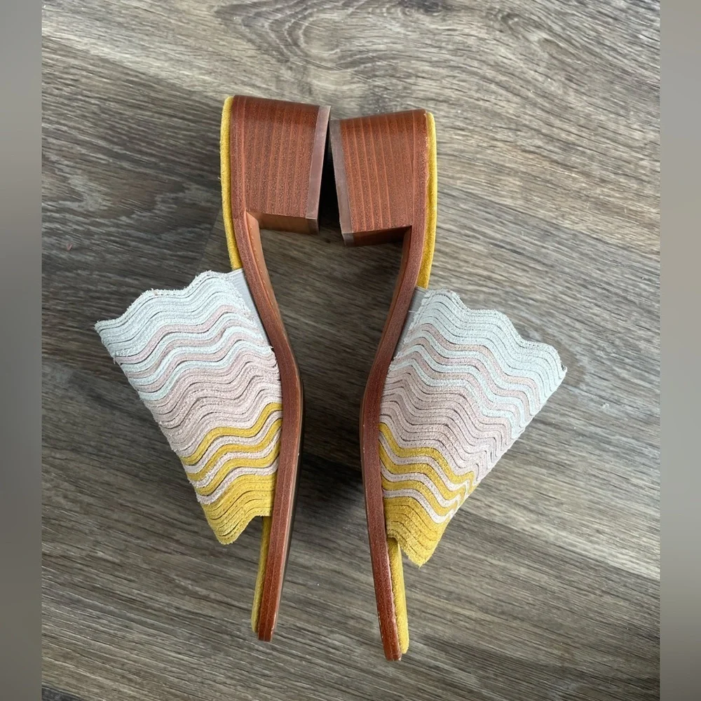 NEW Frye Suede Block Heel Slides 8M Multicolor Scalloped Boho Sandals - Picture 1 of 6
